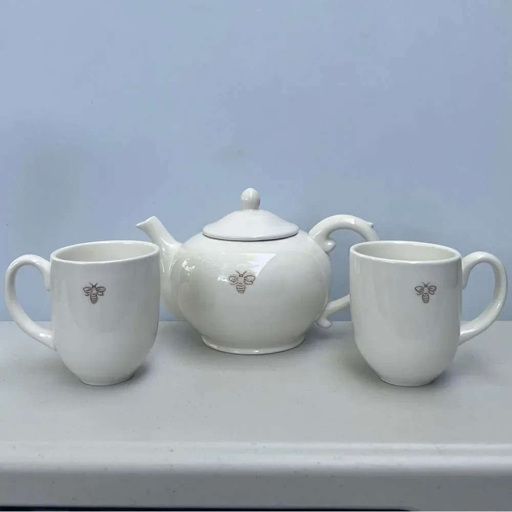Vintage Pottery Barn BEE White China Tea Pot with mugs 8 oz